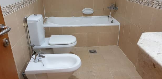 2 Bedroom Apartment for Rent in Al Garhoud, Dubai - Bathroom