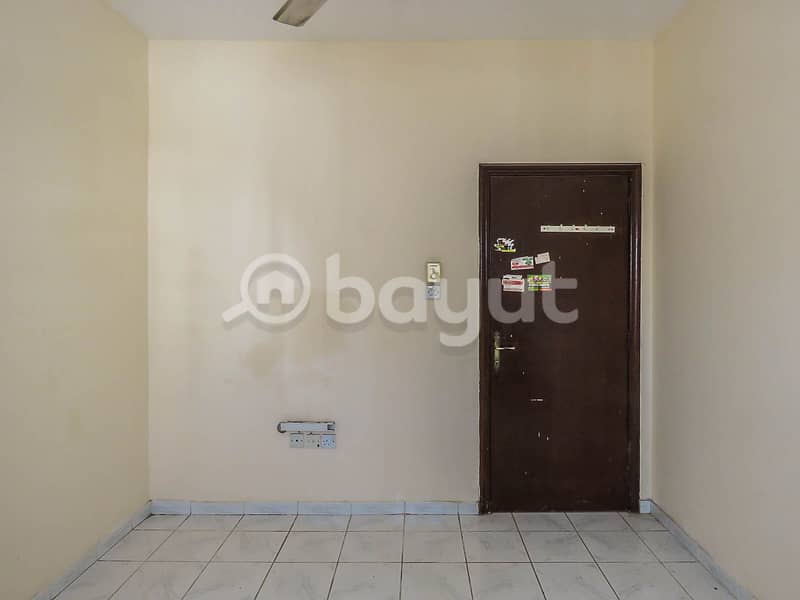 شقة في بناية بوطينة 2،بوطينة 1 غرفة 13000 درهم - 5404468