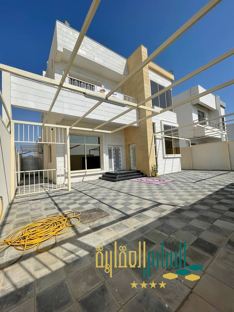 New villa, the first inhabitant, with excellent finishing, with electricity, water and air conditioning, close to the main street and the garden