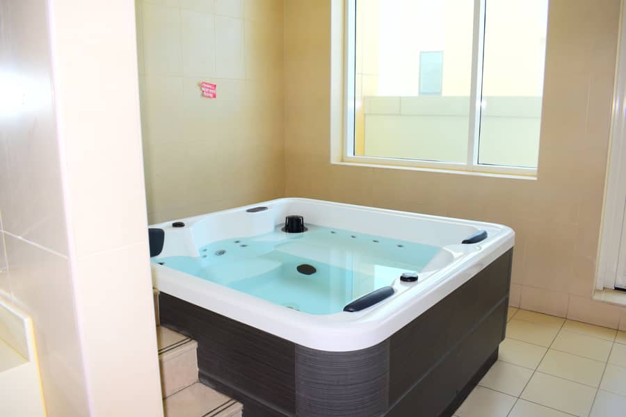 24 Jacuzzi