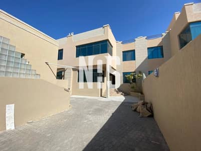 تاون هاوس 5 غرف نوم للايجار في مدينة خليفة أ، أبوظبي - تاون هاوس فسيح مع ملحق ومسبح.
