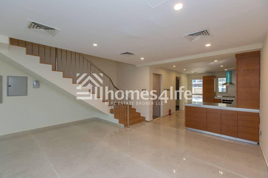 6 SPACIOUS 4 BEDROOM TOWNHOUSE |