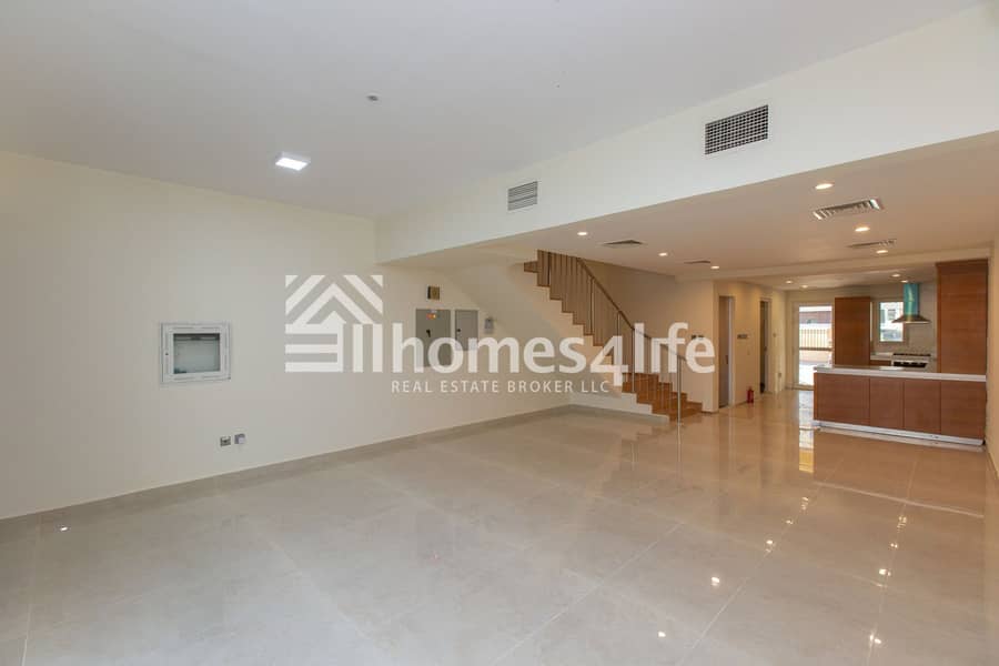 8 SPACIOUS 4 BEDROOM TOWNHOUSE |