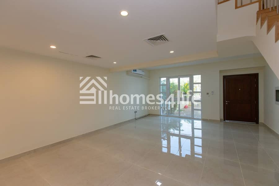 35 SPACIOUS 4 BEDROOM TOWNHOUSE |