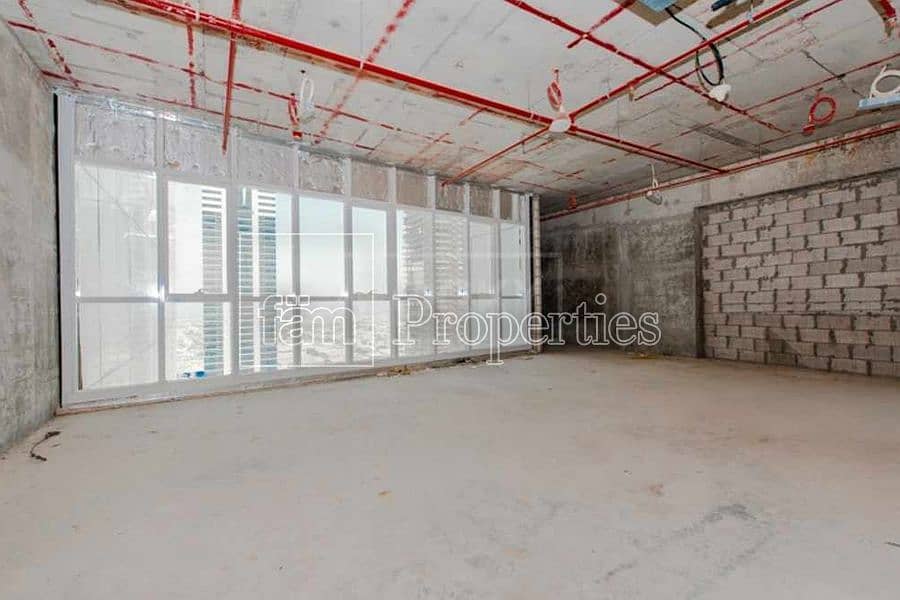 Spacious office unit with lake view