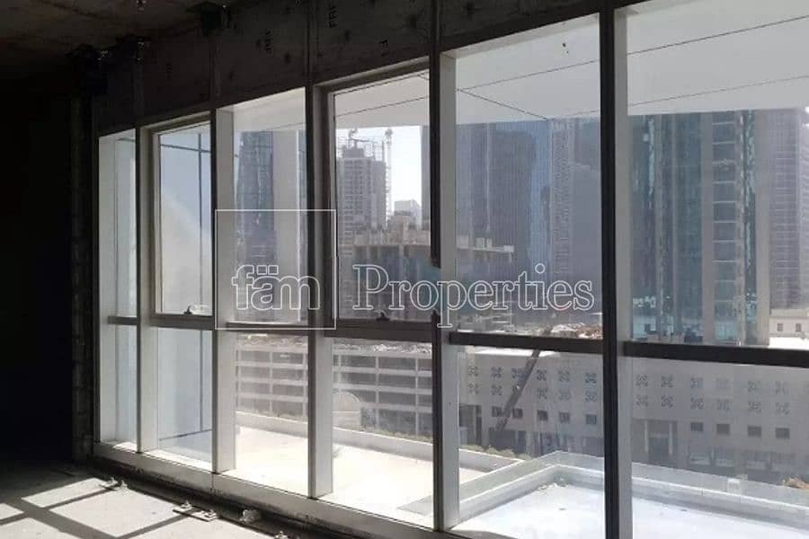 8 Spacious office unit with lake view