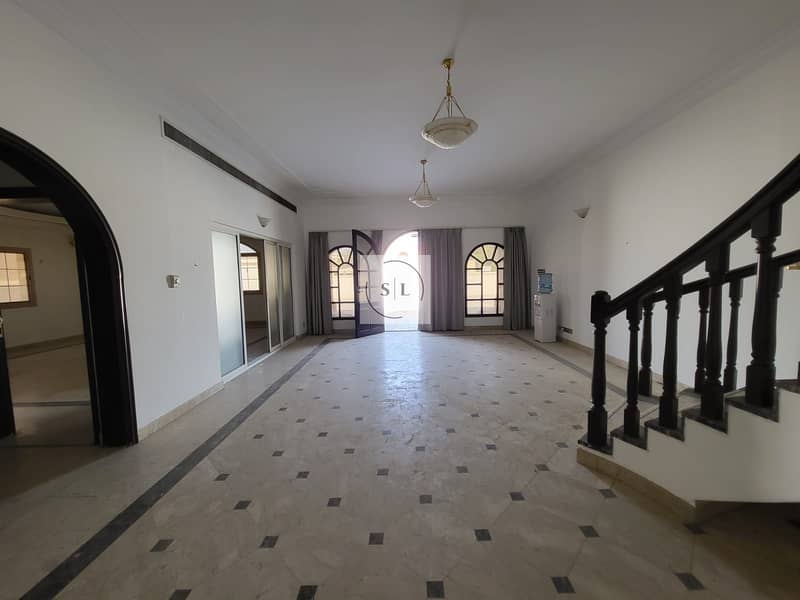 6 BEDROOMS VILLA WITH MAID ROOM , DRIVER ROOM AND TWO KITCHENS.  260K