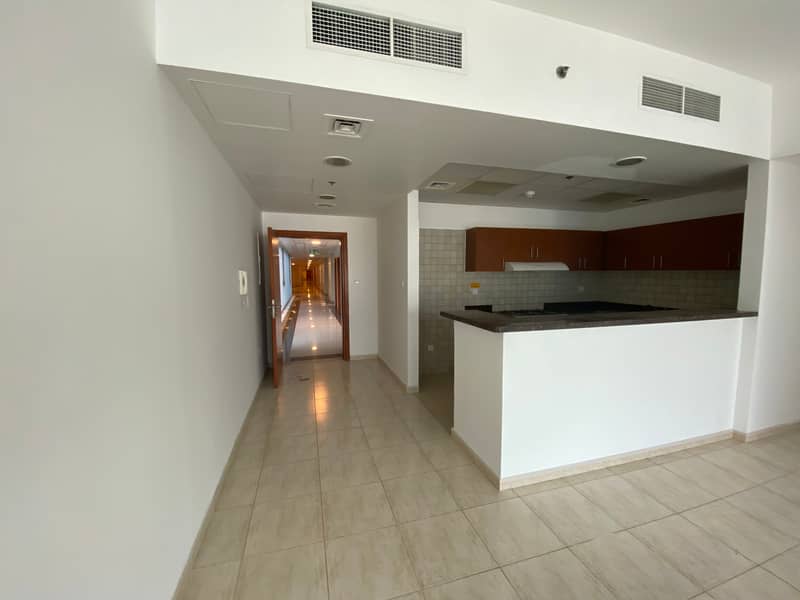 Квартира в Комплекс Дубай Резиденс，Скайкортс Тауэрс, 2 cпальни, 40000 AED - 5499008