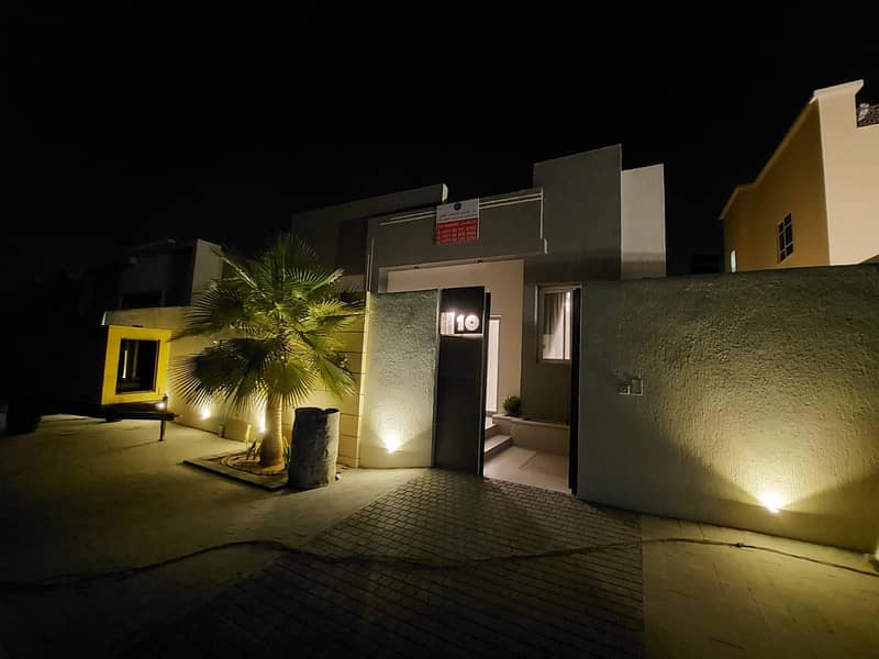 Villa for sale in a prime location, fully furnished with air conditioners, everything is finished, the villa is super dulux, freehold for all national
