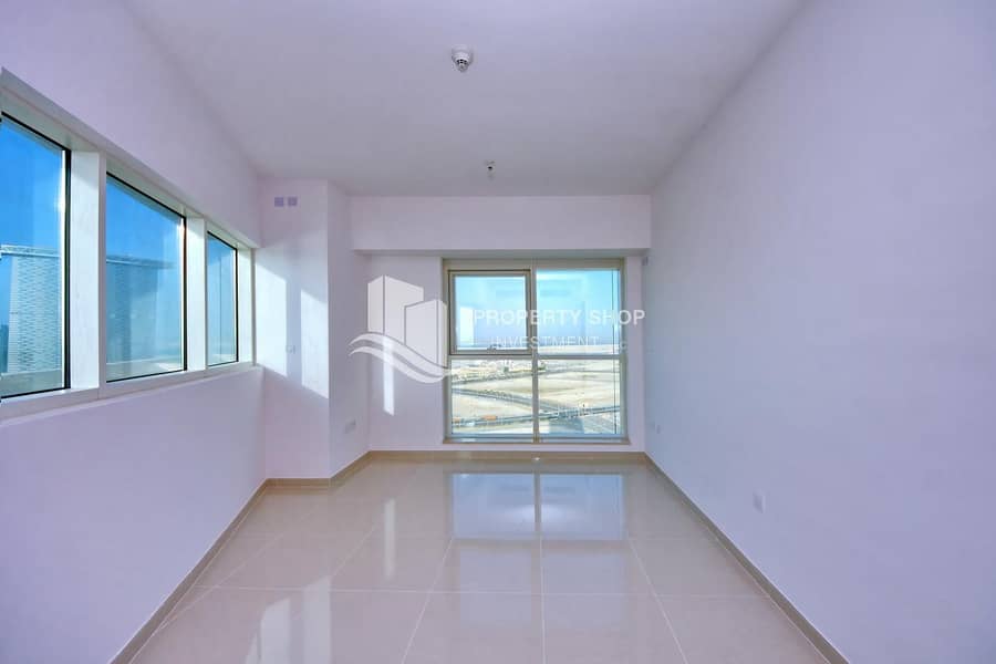 3 Immaculate Sea View Apt in Outstanding Location!