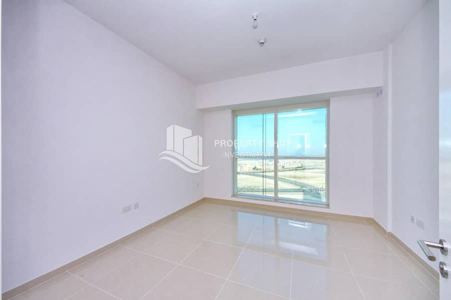 4 Immaculate Sea View Apt in Outstanding Location!