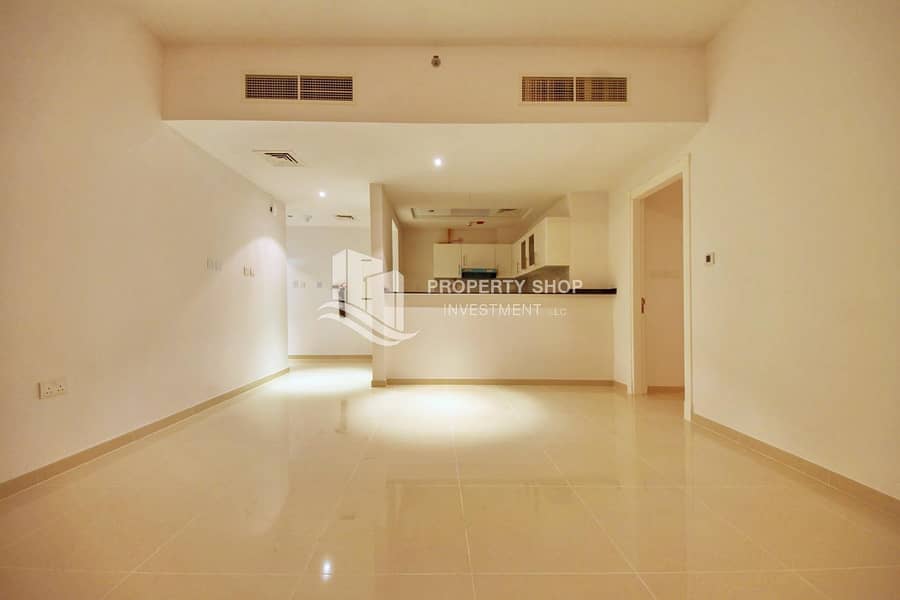 7 Immaculate Sea View Apt in Outstanding Location!