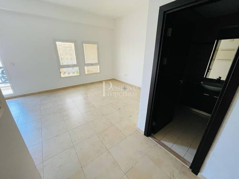 NEAR COMMUNITY CENTRE | CLOSED KITCHEN | VACANT NEAR COMMUNITY CENTRE | CLOSED KITCHEN | VACANT