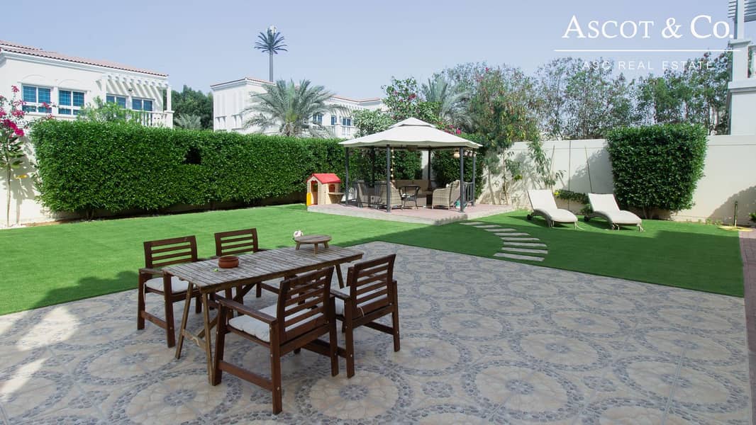 10 Exclusive 2 Bed | Beautifully Landscaped