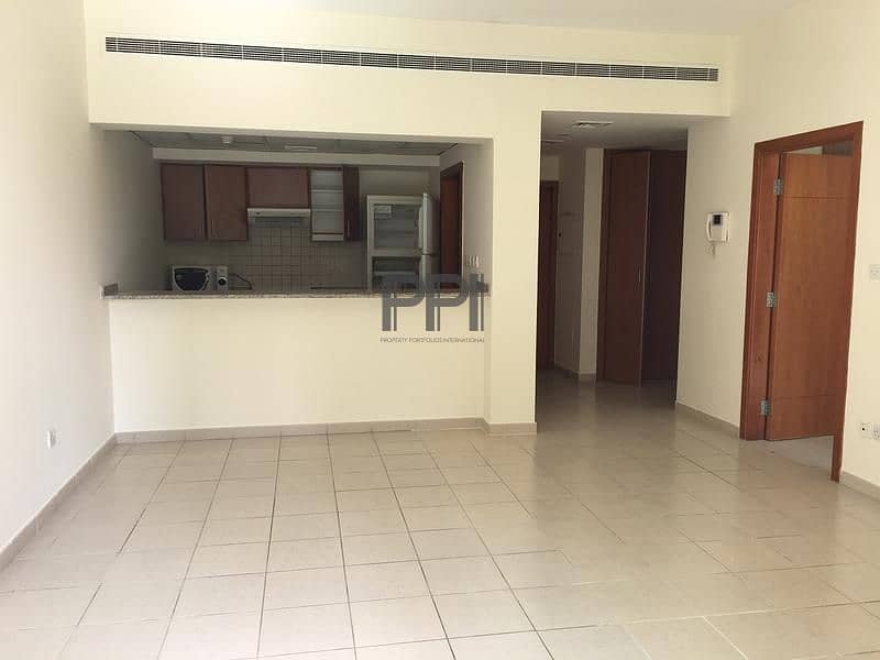 1BR  SPACIOUS  APARTMENT IN GREENS