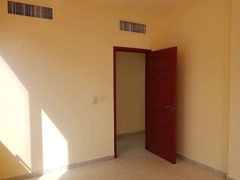 شقة في شارع حمدان 2 غرف 46000 درهم - 5555344