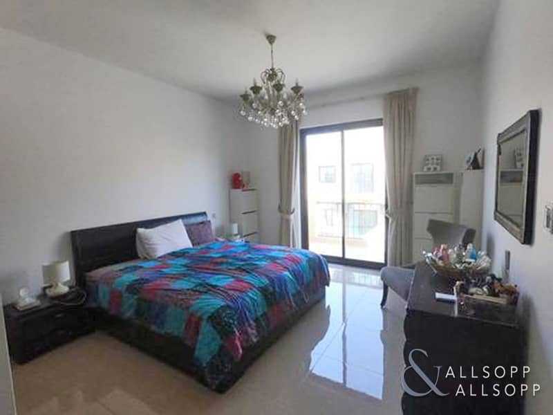 11 2M | Vacant on Transfer | Upgraded | 3 Beds