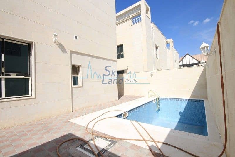 Prime location ! Modern large commercial villa with pool