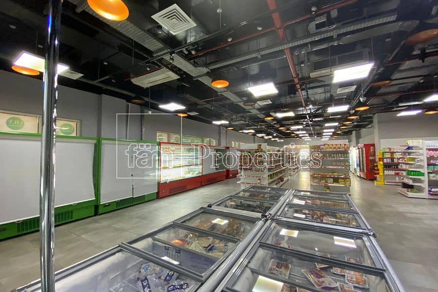 5 Downtown Dubai area retail shop for rent