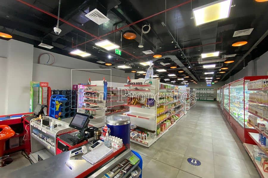 4 Downtown Dubai area retail shop for rent