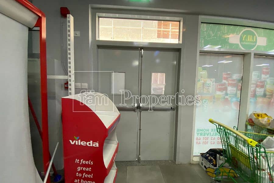 9 Downtown Dubai area retail shop for rent