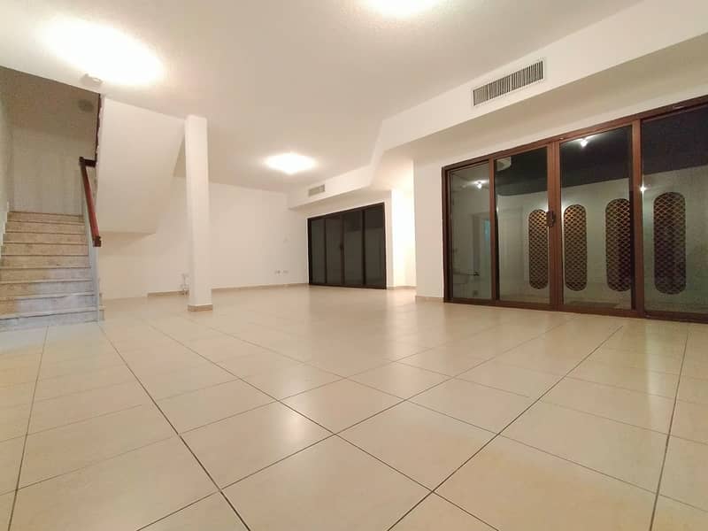 Комплекс вилл в Аль Карама, 4 cпальни, 160000 AED - 5558020