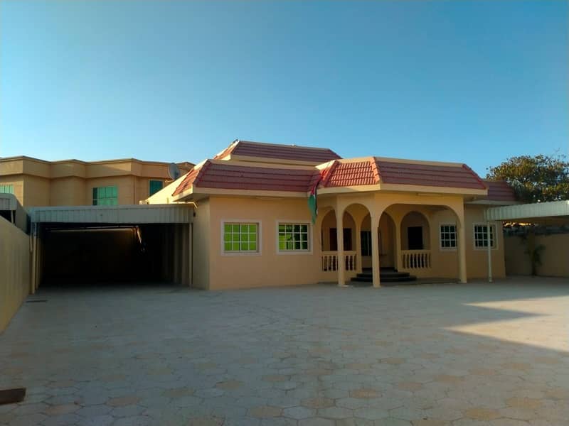 Spacious 4 bed villa for rent in al jurf Ajman