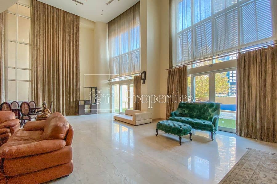 5 Grand Duplex Apartment with Private Pool
