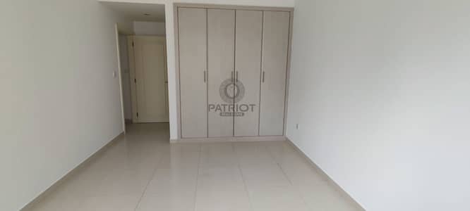 Exclusive Stunning 1BHK Apartment with Chiller Free Offer