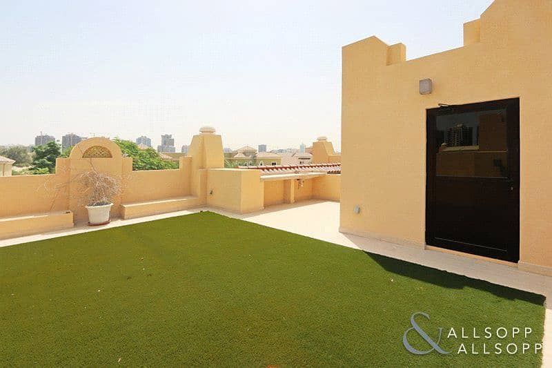 13 4 Bedroom | High Quality | Private Garden