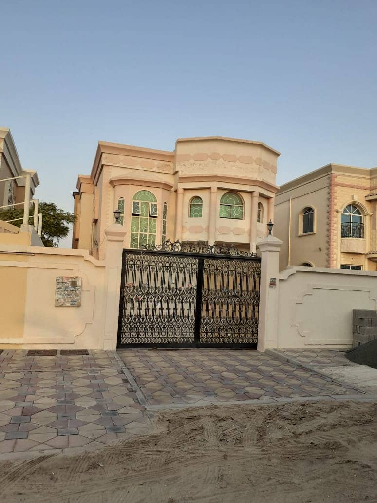 5 bedroom villa for rent in Al Rawdha area