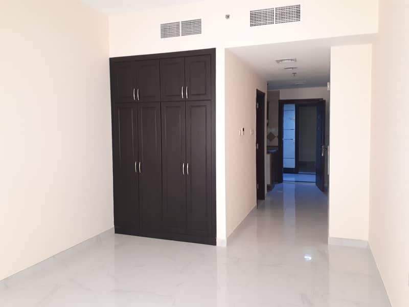 Spacious studio with wardrobe in national paint muwaileh area rent only 17k in 4/6 cheque payment