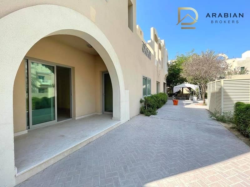 Вилла в Аль Барша，Аль Барша 1, 5 спален, 185000 AED - 5473047