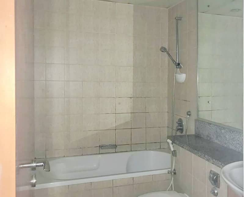 9 3 BHK laundry / Partial pool view / Immaculate