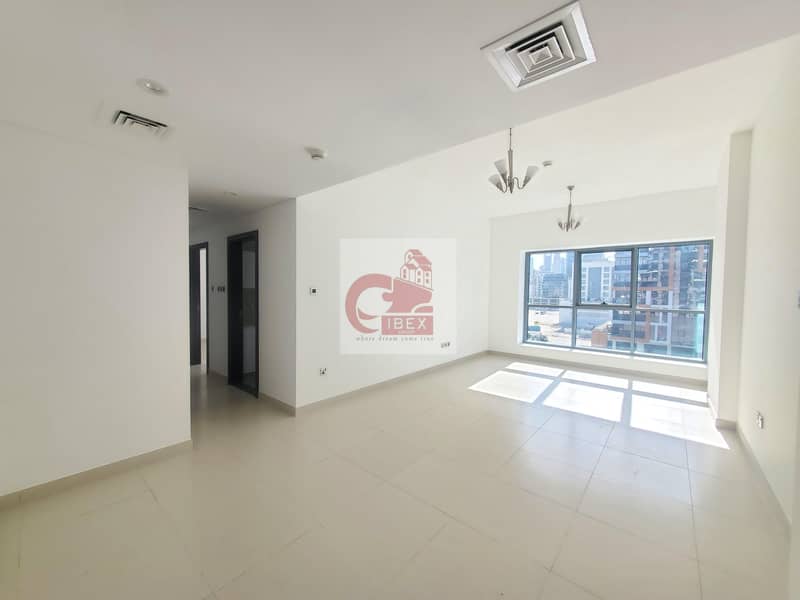 شقة في شارع الشيخ زايد 2 غرف 65000 درهم - 5565390