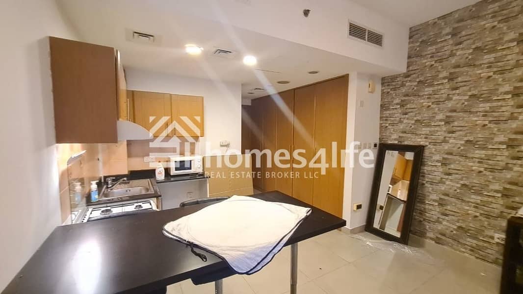 9 12 cheques |Fully furnished |High floor