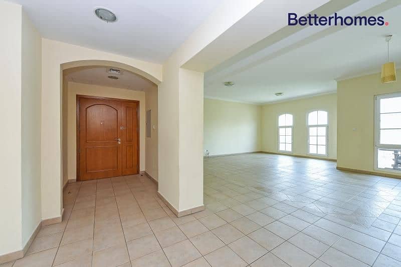 6 Pool View | Bright and Spacious | Maids Room