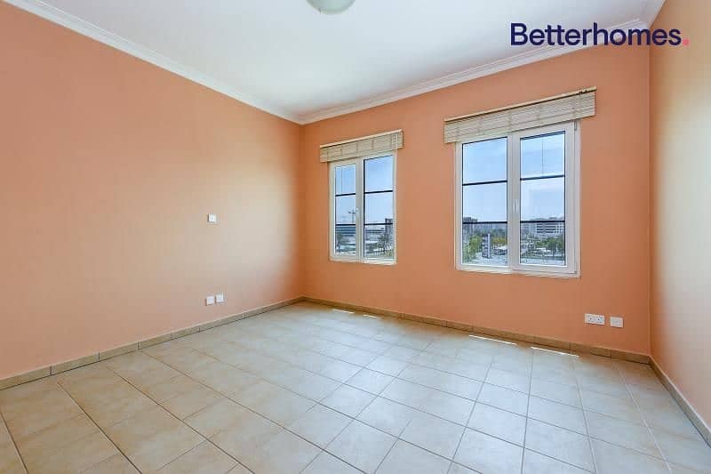 7 Pool View | Bright and Spacious | Maids Room