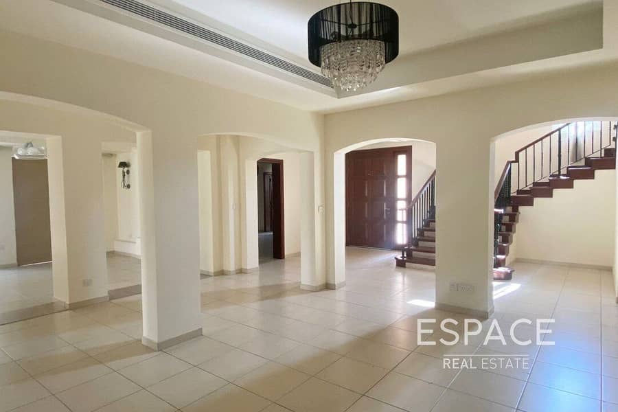 6 Outstanding Villa | Spacious Plot | Extended