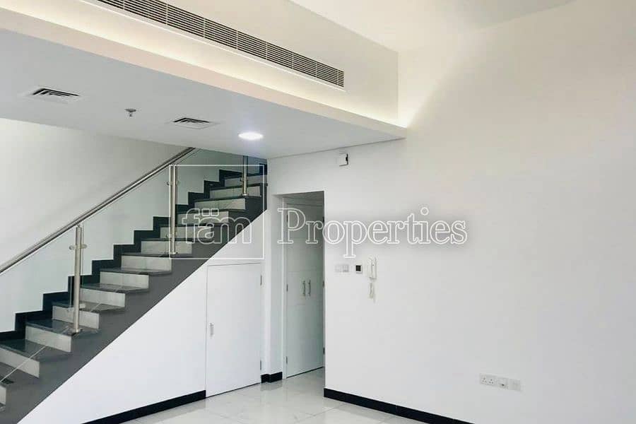 Spacious Duplex | Chiller free | Close to Mall