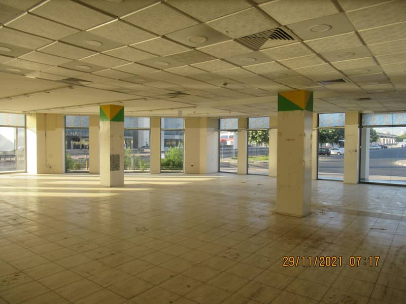 6000 sq ft showroom |Road facing|chillers free|private pantry&Toilet|2 months free|600k p/a.