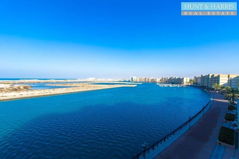 Stylishly Furnished - Amazing Lagoon View  - Mina Al Arab