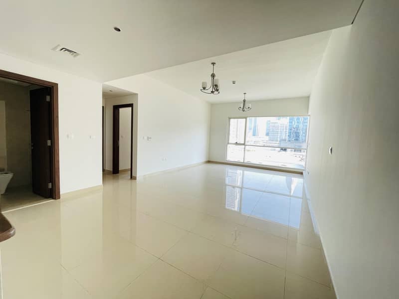 شقة في شارع الشيخ زايد 2 غرف 63000 درهم - 5569793