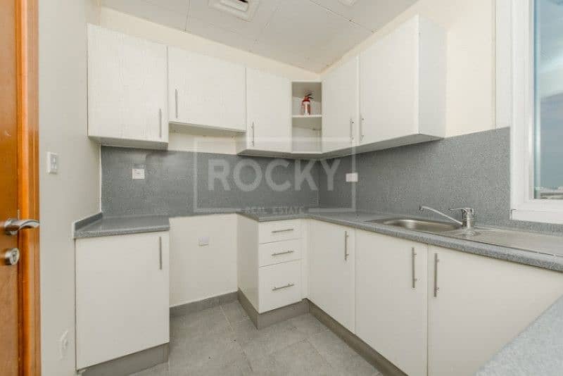 2 Close to Metro | Unfurnished |Huge 1 Bed