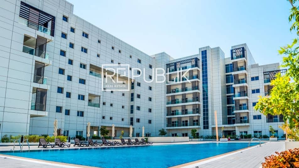 Stunning 1 BR Apartment with Balcony and Pool View