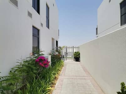 تاون هاوس 3 غرف نوم للبيع في (أكويا من داماك) داماك هيلز 2، دبي - تاون هاوس 3 غرف للبيع  في دبي  لاند