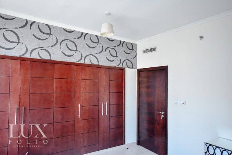 9 One Bed Furnished Apartment | Mid Floor