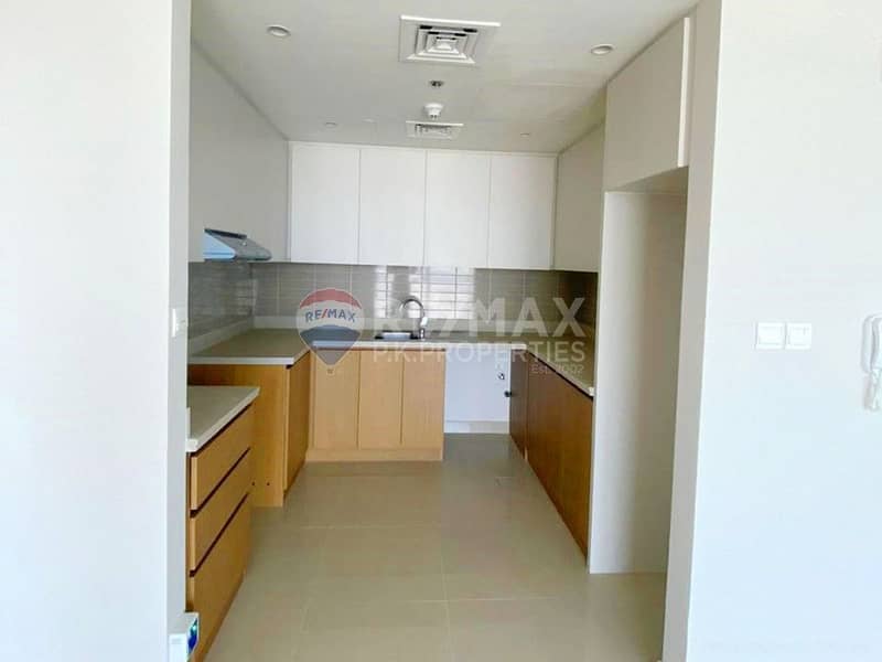 4 Modern l 1 br Apartment in Creek Harbour