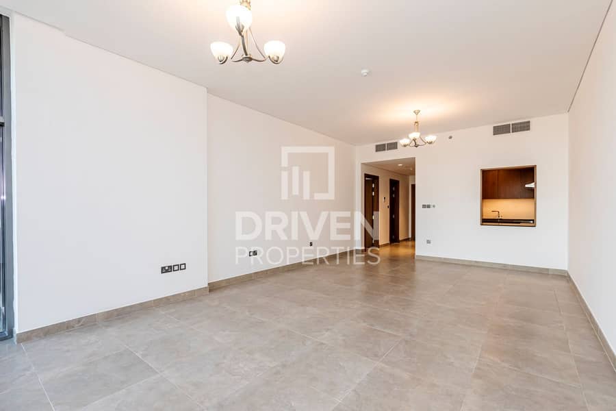 Spacious & Bright Apt | Ready To Move in