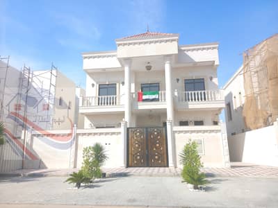 Villa for sale, modern design, deluxe finishing, very privileged location, super deluxe finishing, the entire villa, central air conditioning